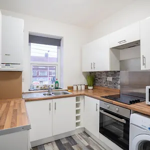 Quiet Neighborhood-free Parking Apartment