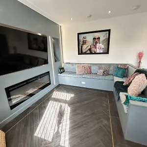 Olivia Rose By Sasco Apartment