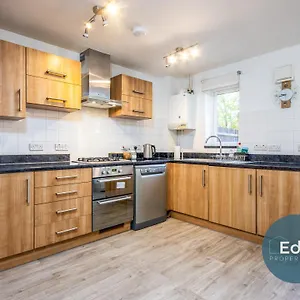 https://city-centre-4-bedroom-town-house-with-parking.bournemouth-hotels.org