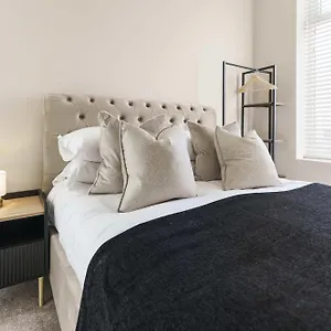 The Park Road By Stamp Sa Apartment